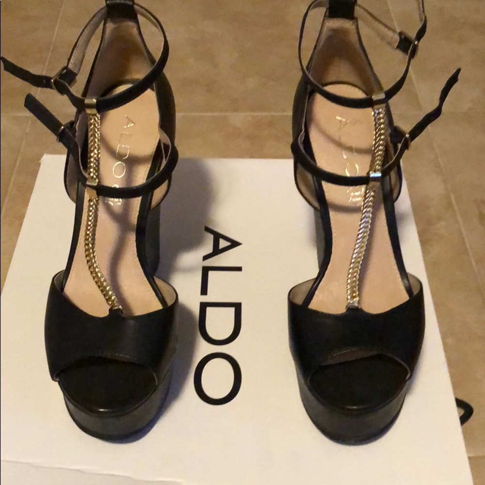 Wedge sandals